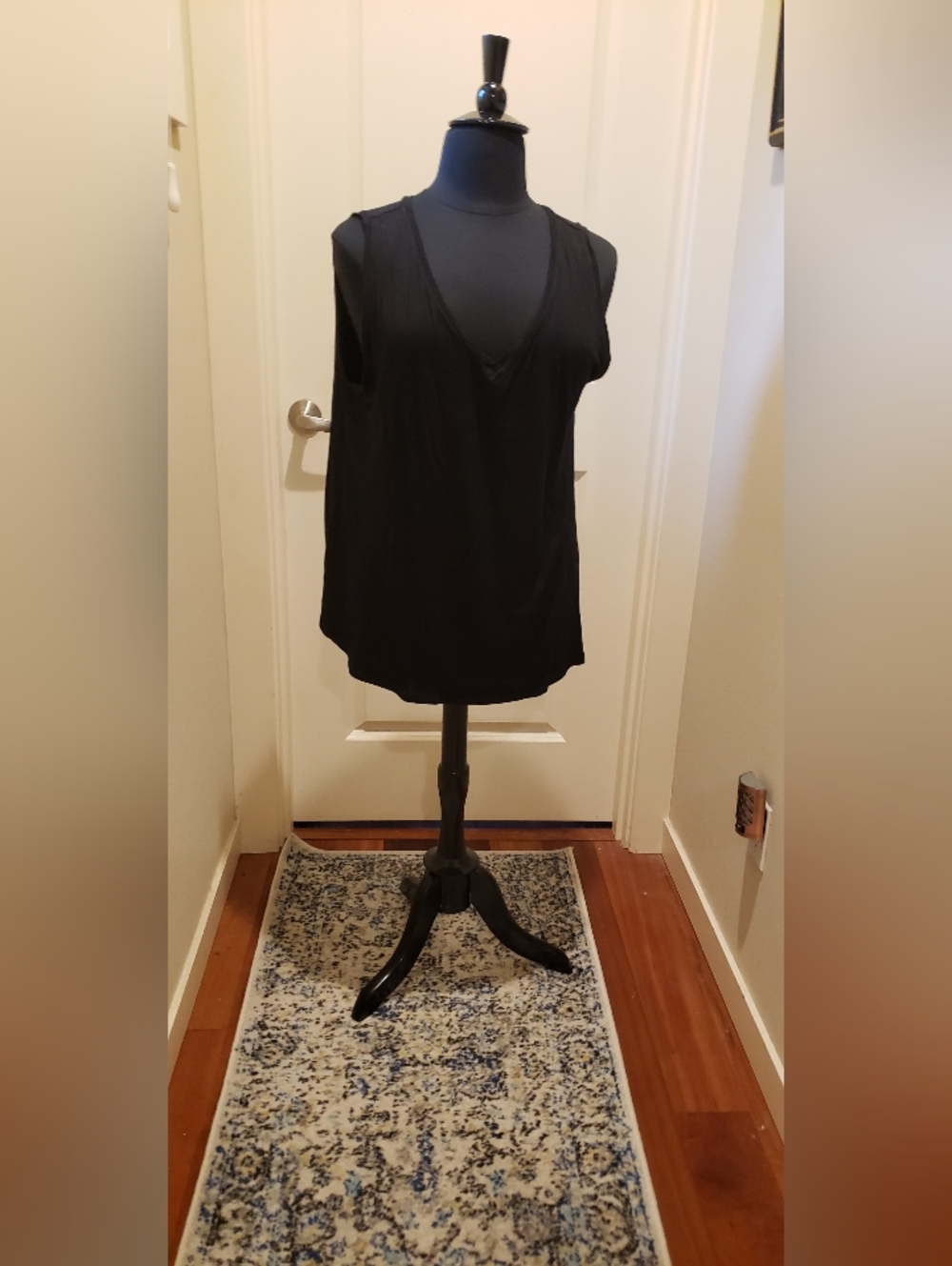 Dip Womens Sleeveless Rayon Relaxed V-Neck Black Tank Top